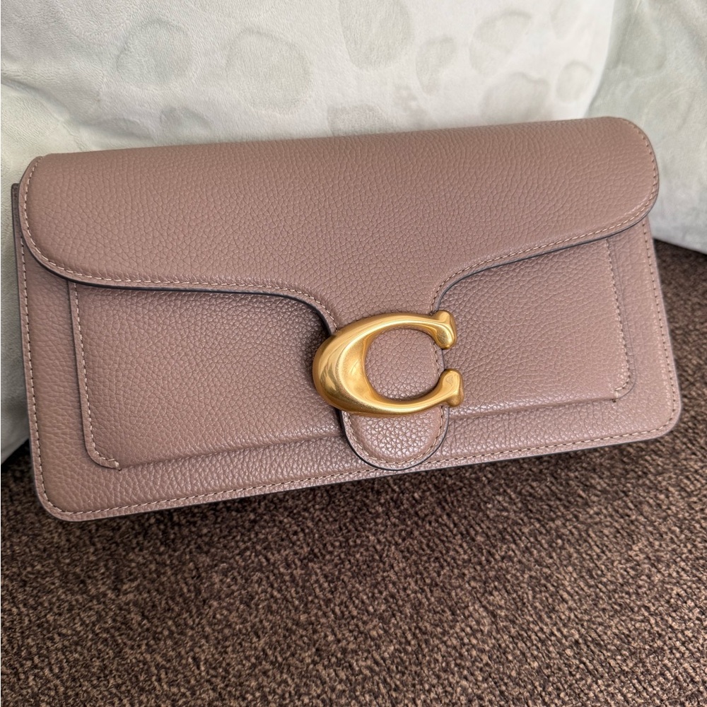 Coach Tabby 26 Leather Clutch in EUC!